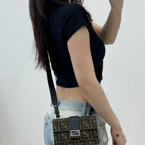 Fendi 棕色老花腰包黑色拼棕色 銀扣 帆布拼皮 16.5*11*1*5 98新配件肩帶 塵袋