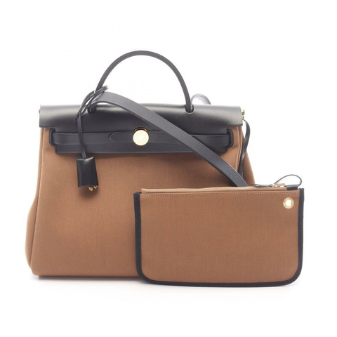 愛馬仕 Herbag Zip PM retourne craft 肩背包，搭配 Toile Military 獵裝圖案與金色五金配件