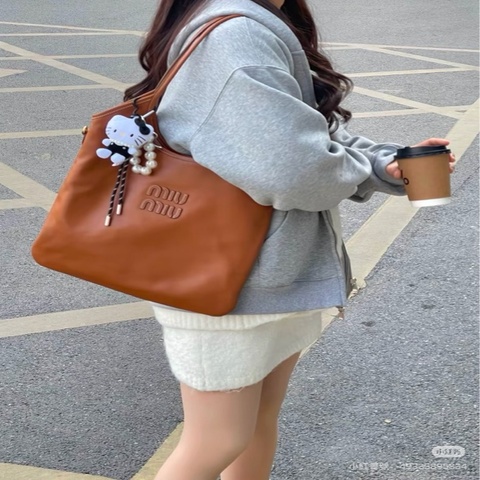 #99新 🔥MiuMiu lvy大號購物袋托特包