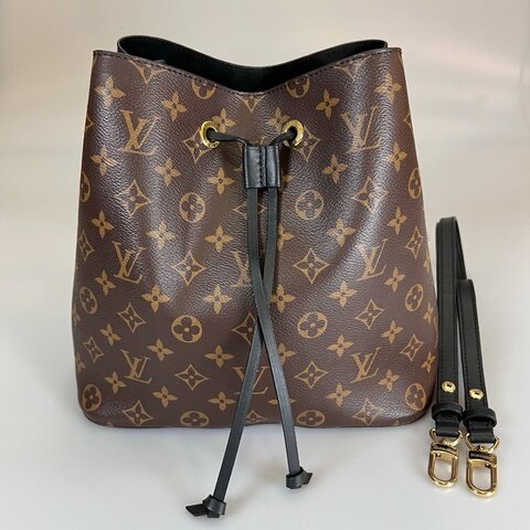 LV M44020 黑老花水桶包