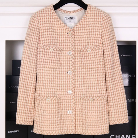 Chanel 97年浅棕色千鸟格贝母扣外套