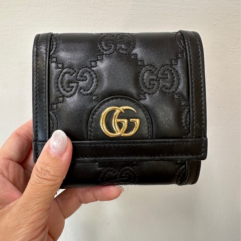 Gucci 黑牛皮GG壓紋Matelasse 6卡短夾