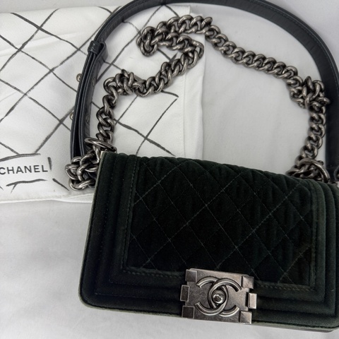 CHANEL 深綠色 絲絨 boy 20