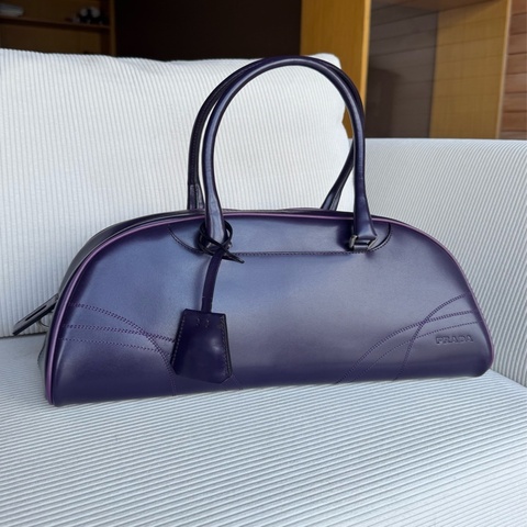 Prada vintage 紫色皮革保齡球包