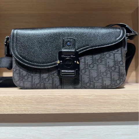 DIOR saddle小型翻蓋郵差包