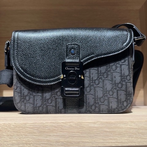 DIOR saddle小型翻蓋郵差包