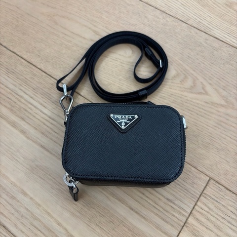 Prada 皮革斜挎 Mini 小廢包