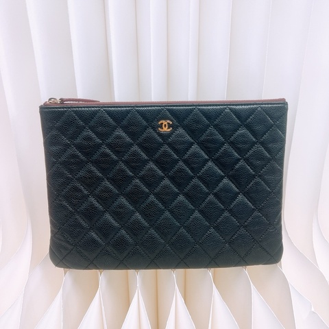 Chanel 經典黑色荔枝牛皮手拿包 28cm
