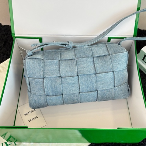 Bv 葆蝶家Bottega Veneta Brick Cassette牛仔肩背包帆布腋下包單肩包斜挎包