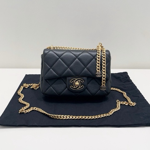 99新 Chanel香奈兒 黑金琺瑯扣羊皮方胖子鏈條包 芯片款 尺寸：18.5*5*14cm