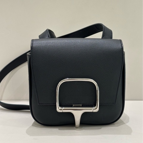 Hermes 愛馬仕 黑色della b刻。