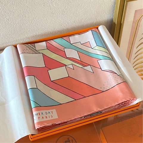 Hermès愛馬仕絲巾 90×90 全新帶盒 圖案和配色都很好看