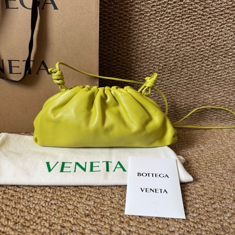 閒置新未使用 Bottega Veneta葆蝶家Pouch雲朵包