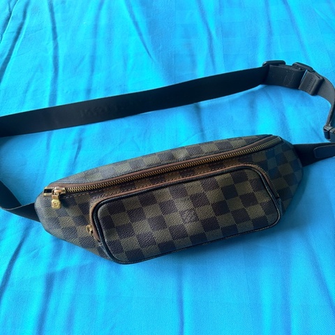 Louis Vuitton Damier Ebene Melville 腰包