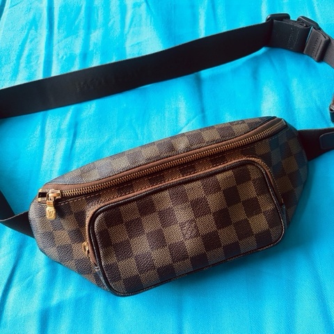 Louis Vuitton Damier Ebene Melville 腰包
