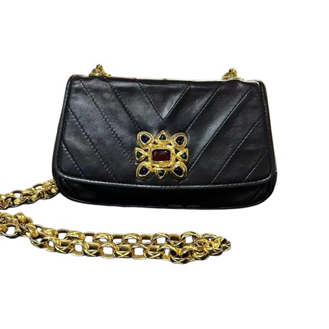 Chanel 琉璃扣黑金雕花鏈條包