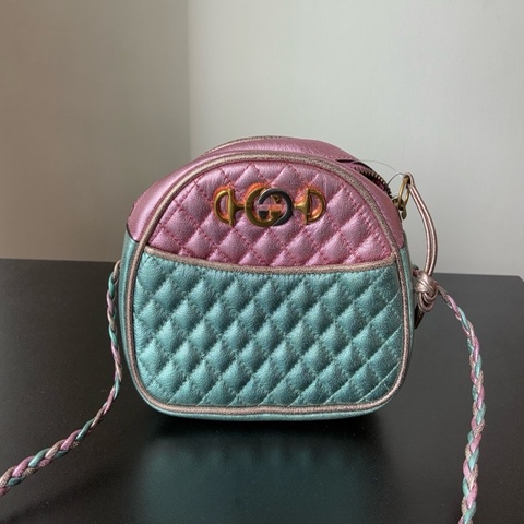 Gucci古馳粉色拼綠斜挎包，糖果色貝殼包。
