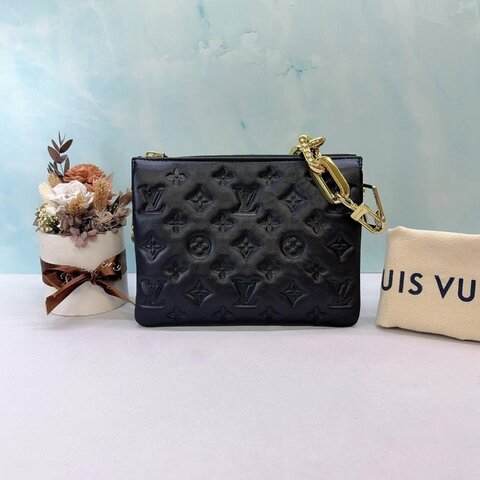 LV Coussin BB小羊皮肩背包