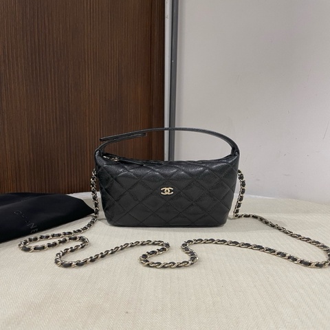 CHANEL香奈兒 25C 經典鏈條金屬Logo 皮穿鏈 菱格Hobo包單肩斜挎 顆粒牛皮材質金色五金 手提包 女款 黑色，尺寸16/12/6.5cm，芯片款 配件防塵。