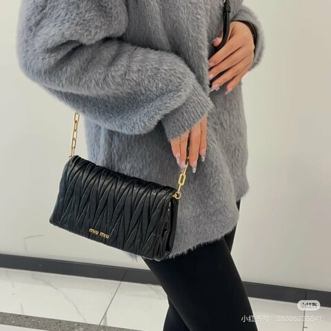 MIUMIU 黑金 羊皮肩背包 28*15*4 98新配件塵袋