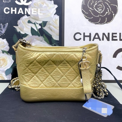 【香奈兒/chanel 流浪包小號 金色 單肩斜挎包】25開鐳射 上身超級好看  尺寸20x14cm