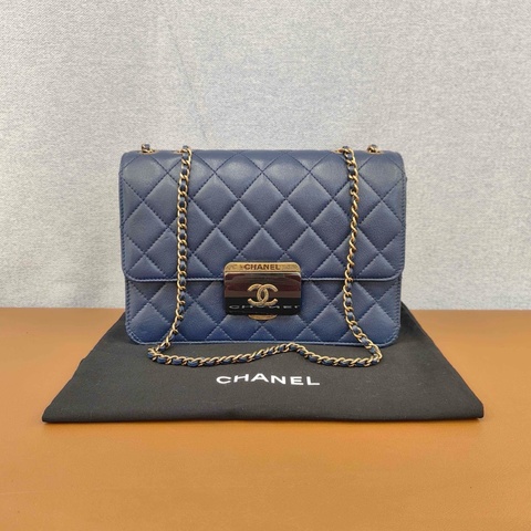 Chanel 香奈兒藍色琺瑯扣菱格紋鏈條單肩斜挎包
