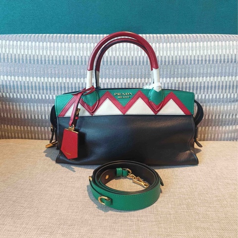 普拉達/Prada  斜背包 長：30.0  高：22.5 寬：14.5釐米  小丑。