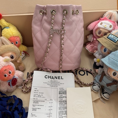 Chanel24s琺瑯球字母粉色水桶雙肩包