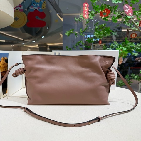 Loewe 羅意威 flamenco 福袋包中號 牛皮   肩帶可調節