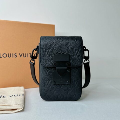 LV S-Lock粒面牛皮壓紋手機包