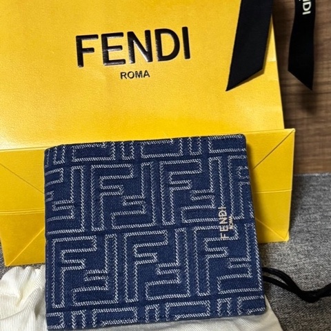 FENDI FF牛仔八卡對開短夾