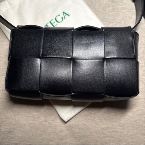 BOTTEGA VENETA 八格肩背包、腰包