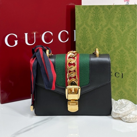 GUCCI 古馳 小號塞爾維亞黑色斜挎包 單肩包 尺寸19*15*8