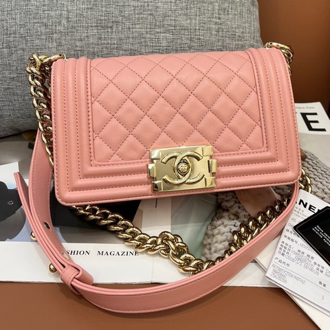 Chanel香奈兒粉色金扣牛皮leboy小號 25開有卡