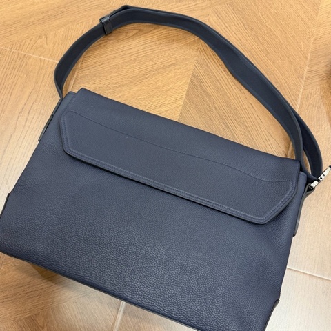 Hermes 愛馬仕 午夜藍銀扣Citynews 郵差包 A刻。