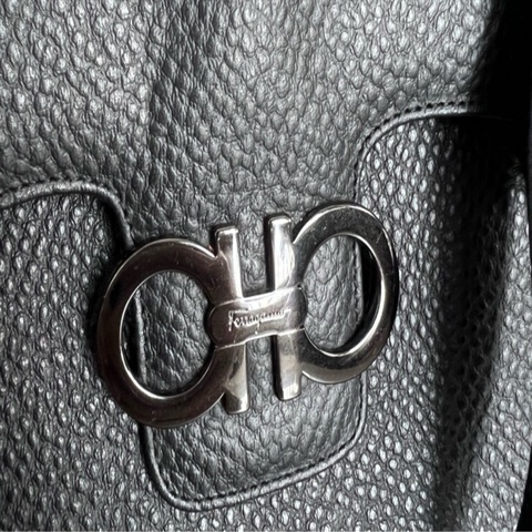 Ferragamo肩背包，A4可，可當公事包～