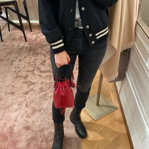 FENDI 紅色經典老花壓紋 MonTresor抽繩水桶包 12*18*10 98新配件塵袋