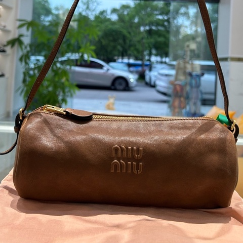 繆繆 miumiu單肩圓筒包 棕色