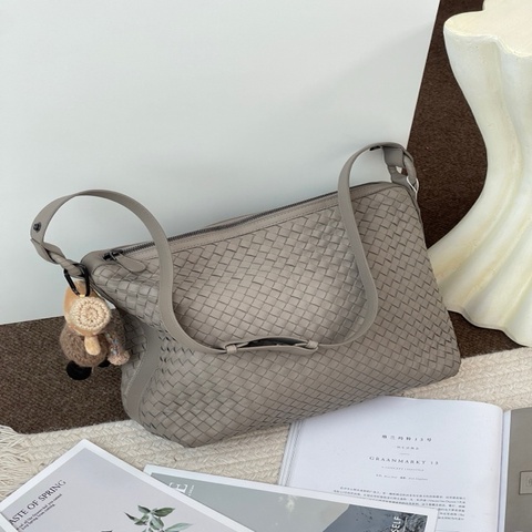 Bottega Veneta葆蝶家 灰色編織斜挎單肩包 寬肩帶大飯盒 可斜挎單肩調節