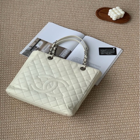 chanel香奈兒 gst白色荔枝紋牛皮材質  銀色五金 17開 有卡