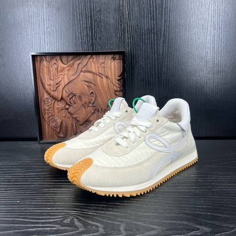 LOEWE羅意威 runner 白 38碼