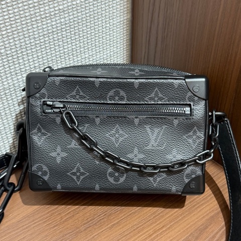 Louis Vuitton 路易威登 黑武士老花soft trunk mini鏈條盒子包 芯片款 斜挎包 尺寸18.5*13*8。