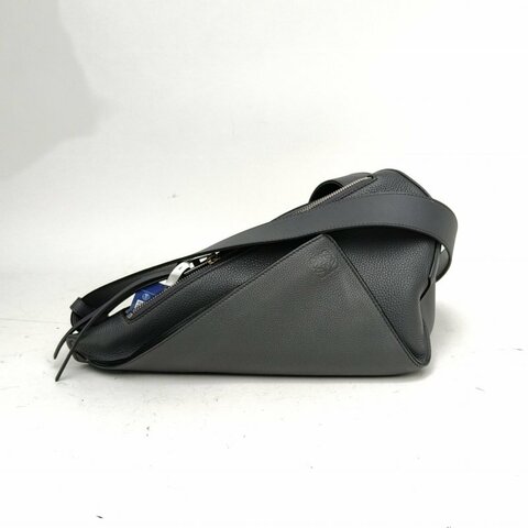 LOEWE 深灰色牛皮AntonSling胸包灰色肩背包