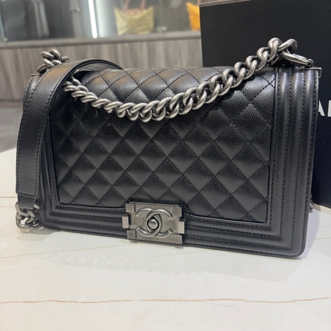 CHANEL BOY 荔枝牛皮銀扣 25cm(芯片款）