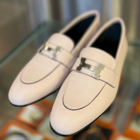 Hermes 淺粉色loafers