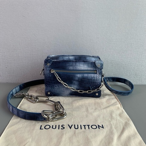 Louis Vuitton 路易威登👑 soft trunk鱷魚皮🐊盒子包 藍墨渲染💙   99新✨  尺寸：18x13cm 附件：防塵袋