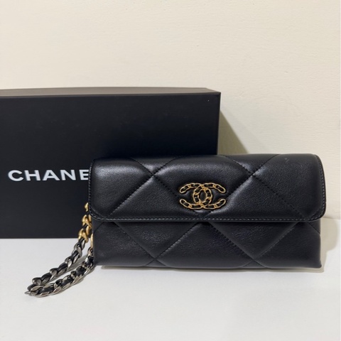 Chanel香奈兒🖤 19bag手拿包 99新✨ 附件：盒子 防塵袋