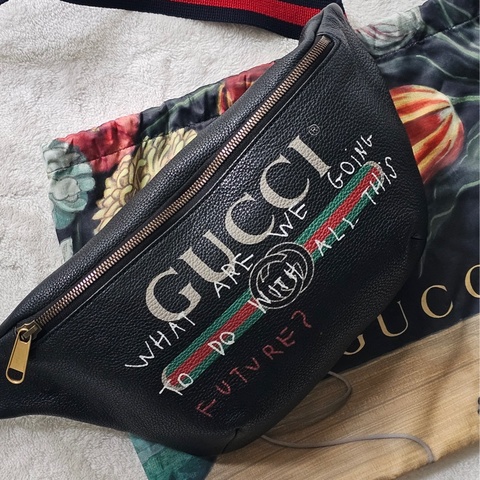 Gucci 塗鴉腰包