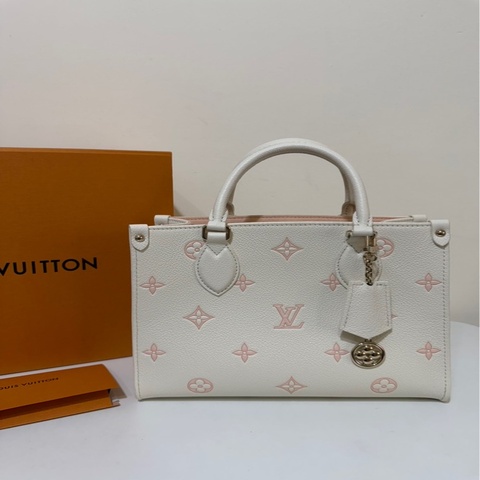 Louis Vuitton 路易威登👑 on the go草莓牛奶🍓 托特包 小號 99新✨ 附件：全配 高雄漢神巨蛋購證、發票 送包上的絲巾