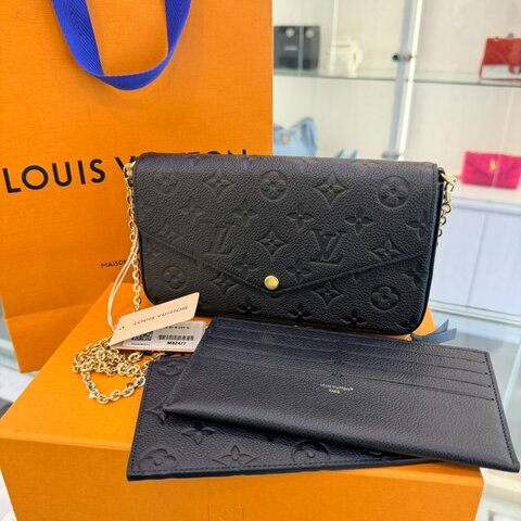 LV M82477經典壓花小牛皮WOC